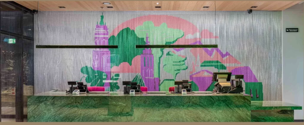 kotary dekoracyjne z łańcuszków w hotelu Hyatt Kraków