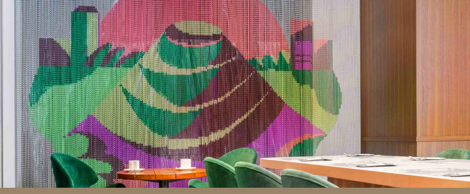 Kotara dekoracyjna z łańcuszków z wzorem