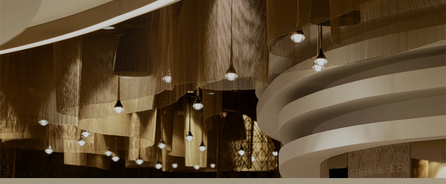 Sufity z siatek dekoracyjnych w hotelu Narvil